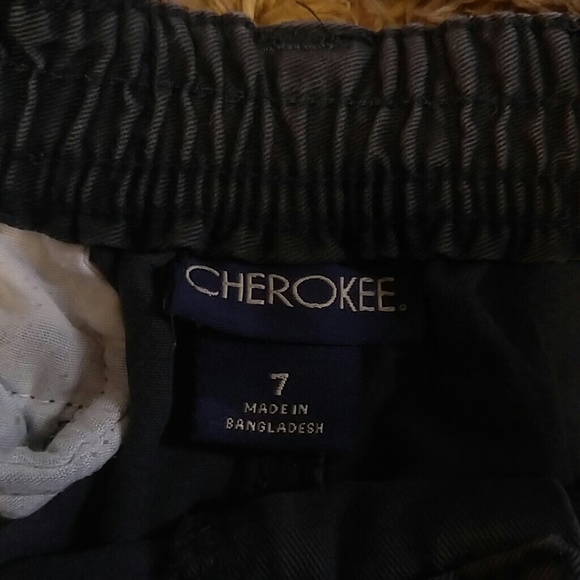 Shorts - Picture 3 of 5